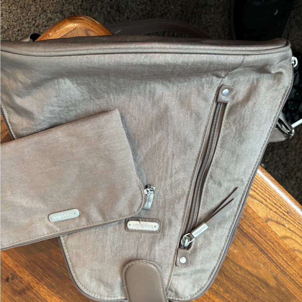 Baggallini Taupe Backpack - image 3